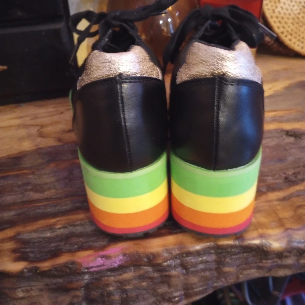 Very Volatile rainbow platforms - Picture 3 of 5
